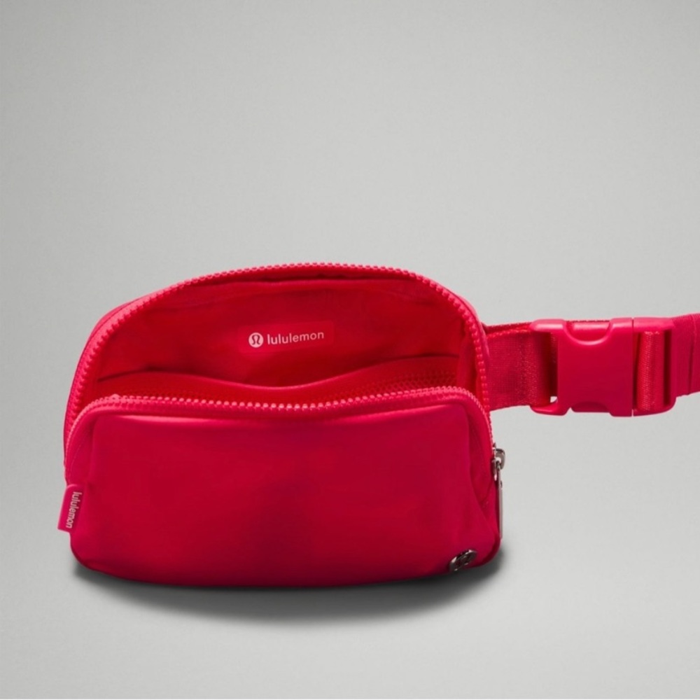 NWT Lululemon Everywhere Belt Bag 1L (Lipgloss) - Picture 5 of 7